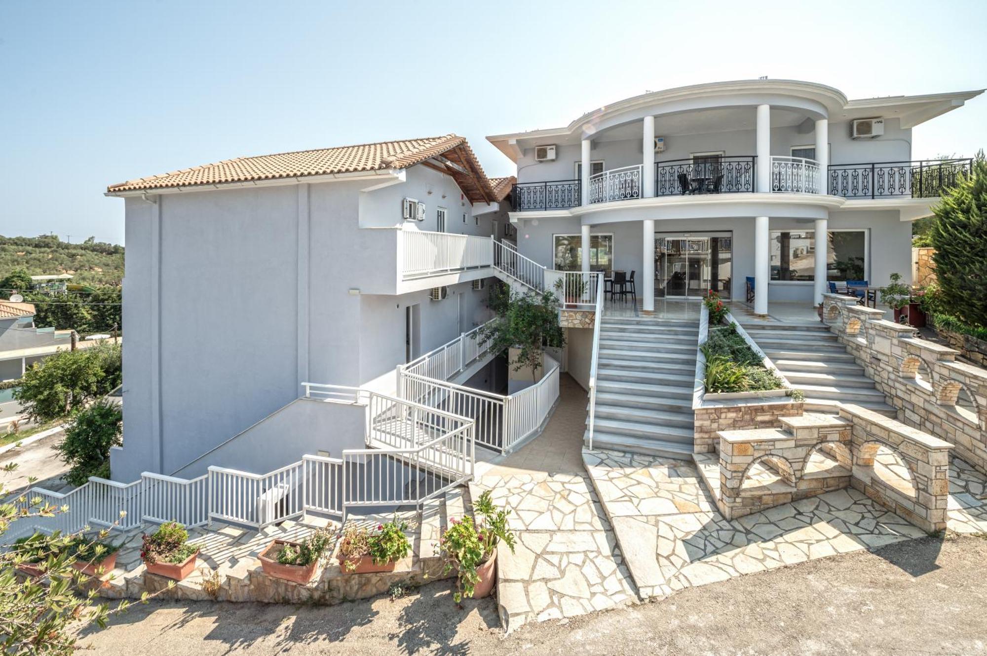 Christina Apartments Tsiliví Eksteriør bilde